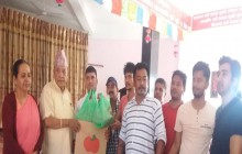 इलेक्ट्रिसियन संघद्धारा जेष्ठ नागरीकलाई फलफुल वितरण