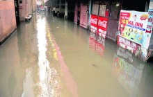 चार दिनदेखि थुनियो काठमाडौं महानगरको ढल,अझै सम्म सुल्झिएन समस्या