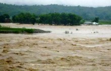निर्माणाधीन ह्वासिन सिमेन्ट उद्योग बाढीले बगायो,पाँच मजदूर बाढीमा फसे