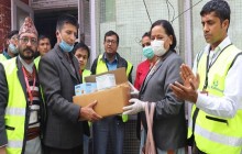 पत्रकार महासंघ काठमाडौं शाखालाई खाद्यान्न र स्वास्थ्य सामग्री प्रदान