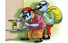 आफ्नै पसल चोरीको अभिनय गर्दा...